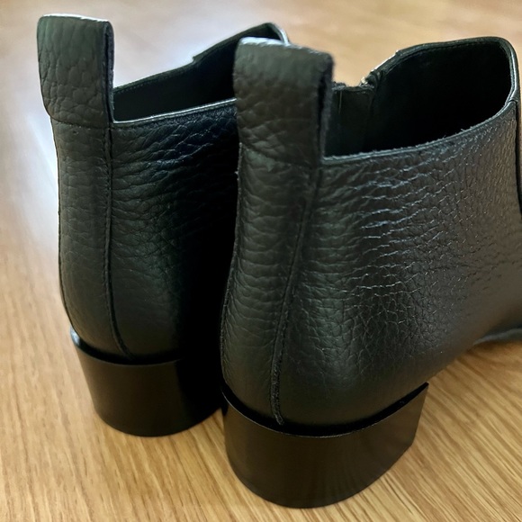 NWT Everlane The Boss Bootie. Size 7. Black pebbled leather. - Picture 8 of 10